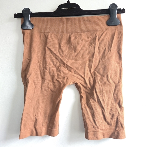 New Intimately Free People Seamless Ribbed Brown Biker Shorts NWOT Size M/L - Picture 8 of 11